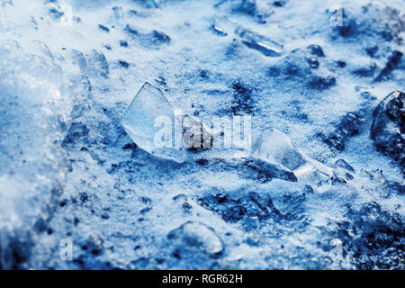 Stücke von der hübschen Winter Blue ices in Frost Wetter Stockfoto