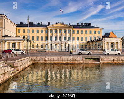 20. September 2018: Helsinki, Finnland - Präsident's Palace, oder Presidentinlinna, auf der Esplanadi, oder am Wasser, auf einem sonnigen Herbsttag. Stockfoto