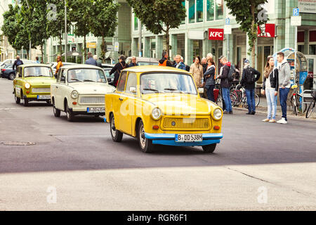 22. September 2018: Berlin, Deutschland - Travant Autos in Tag-Along Tour in der zentralen Stadt. Stockfoto