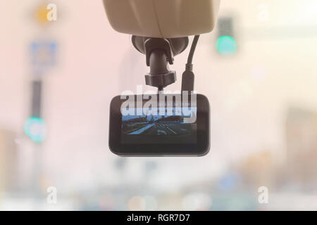 Dashboard Kamera, um kontinuierlich einen Blick durch die Windschutzscheibe aufzeichnen Stockfoto