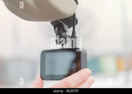 Dashboard Kamera, um kontinuierlich einen Blick durch die Windschutzscheibe aufzeichnen Stockfoto