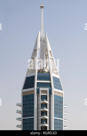 DUBAI, VAE - 16. Februar 2018: Top 23 Marina Tower, einem 89 stöckigen Wohngebäude Hochhaus in der Dubai Marina, Dubai, VAE Stockfoto