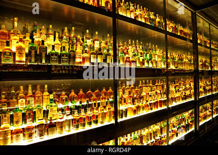 Die größte Scotch Whisky Sammlung in der Welt Stockfoto