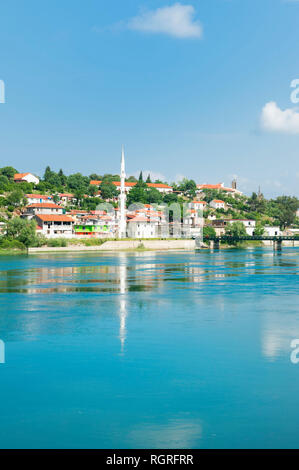 Blick über Shkodra Stadt und Fluss Bojana von Rozafa schloss, Shkodra, Albanien Stockfoto