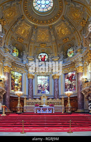 Altar und Altarraum, Berliner Dom, Berlin, Deutschland Stockfoto