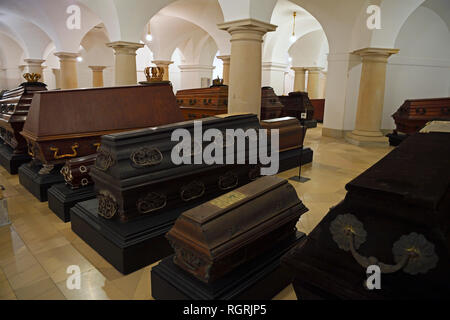 Saerge in der Hohenzollern Gruft, Berliner Dom, Berlin, Deutschland Stockfoto