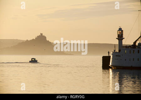 St. Michaels Mount an einem Sommermorgen Stockfoto