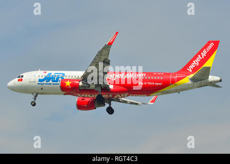 Saigon, Vietnam - Jan 26, 2019. Ein Airbus A320 Flugzeug der Vietjet Luft Landung am Flughafen Tan Son Nhat (SGN) in Saigon (Ho Chi Minh), Vietnam. Stockfoto