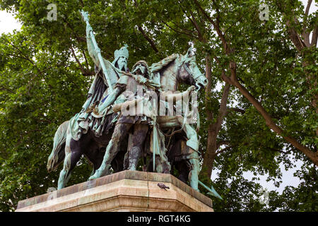 Statue Karls des Großen in der Nähe von Notre Dame Cathedral, Frankreich Stockfoto