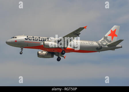 Saigon, Vietnam - Jan 26, 2019. Ein Airbus A320 Flugzeug von Jetstar Pacific Landung am Flughafen Tan Son Nhat (SGN) in Saigon (Ho Chi Minh), Vietnam Stockfoto
