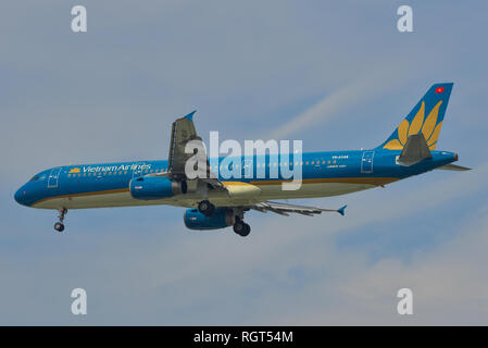 Saigon, Vietnam - Jan 26, 2019. Ein Airbus A321 Flugzeug der Vietnam Airlines Landung am Flughafen Tan Son Nhat (SGN). Stockfoto