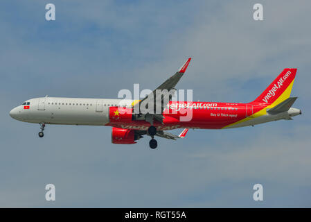 Saigon, Vietnam - Jan 26, 2019. Ein Airbus A321 Flugzeug der Vietjet Luft Landung am Flughafen Tan Son Nhat (SGN) in Saigon (Ho Chi Minh), Vietnam. Stockfoto