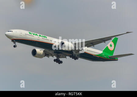 Saigon, Vietnam - Jan 26, 2019. Eine Boeing 777-300ER Flugzeug von Eva Air Landung am Flughafen Tan Son Nhat (SGN) in Saigon (Ho Chi Minh), Vietnam. Stockfoto