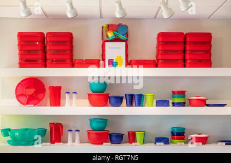 Tupperware Storage Produkte auf Anzeige in der Konzernzentrale store, Kissimmee, Florida, USA. Stockfoto