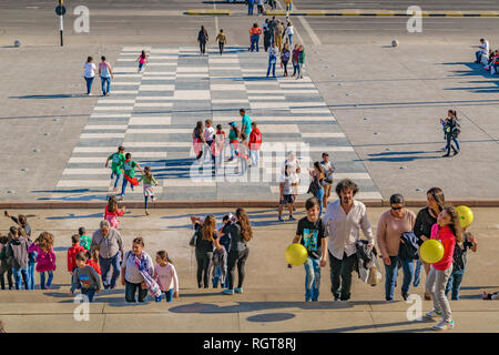 MONTEVIDEO, URUGUAY, Oktober - 2018 - Menschen treppen Klettern in legislative Palast am Tag des Denkmals Veranstaltung eintragen Stockfoto