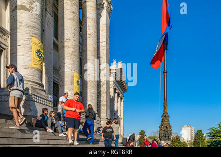 MONTEVIDEO, URUGUAY, Oktober - 2018 - Menschen treppen Klettern in legislative Palast am Tag des Denkmals Veranstaltung eintragen Stockfoto