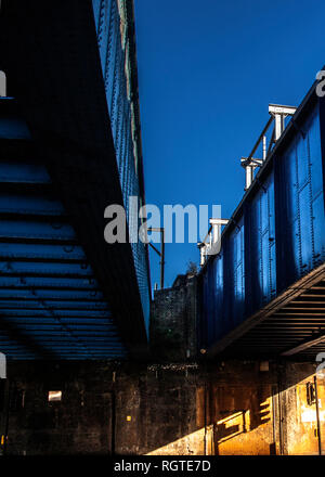 Stillgelegte Eisenbahnbrücke in der Nähe von Camden Town in London Stockfoto