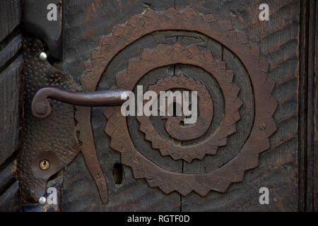 Alte dekorative Türgriff mit Metall ornament Stockfoto