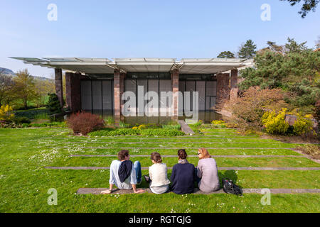 Besucher vor die Fondation Beyeler von Renzo Piano, Riehen, Schweiz Stockfoto