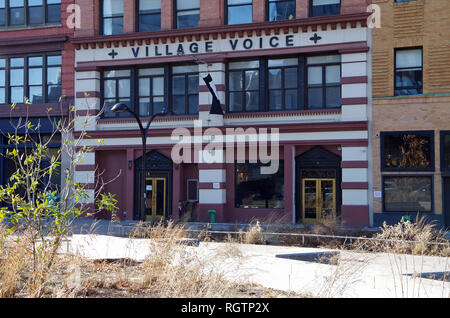 New York, NY, USA - 26. Januar 2019: Die Village Voice Gebäude in der Innenstadt von Manhattan. 36 Cooper Square, NEW YORK CITY Stockfoto