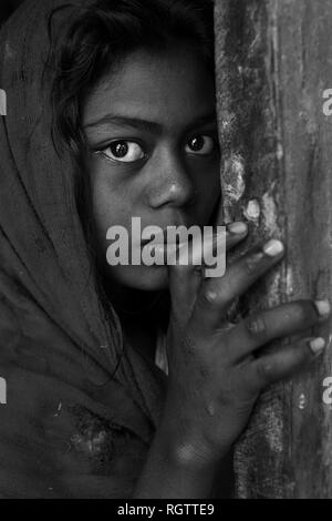 Das Bild der Portrait von sabar Stamm Mädchen im Purulia, West Bengal, Indien Stockfoto