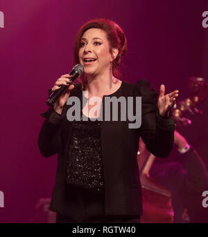 PARIS, FRANKREICH, ROBIN MCKELLE SINGT IM THEATER TRIANON IN PARIS FRANKREICH Stockfoto