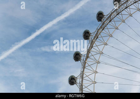 London Eye an einem bewölkten Tag Stockfoto