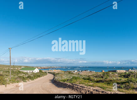 PATERNOSTER, SÜDAFRIKA, 21. AUGUST 2018: Der Eingang zum Cape Columbine Nature Reserve und Tietiesbaai nahe Paternoster. Die Seekombuis Res Stockfoto