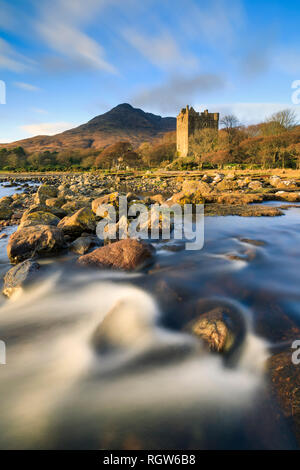 Ein Wasserfall an einem Brennen am Loch Buie auf der Isle of Mull, Schottland Stockfoto