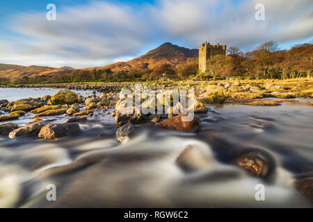 Ein Wasserfall an einem Brennen am Loch Buie auf der Isle of Mull, Schottland Stockfoto