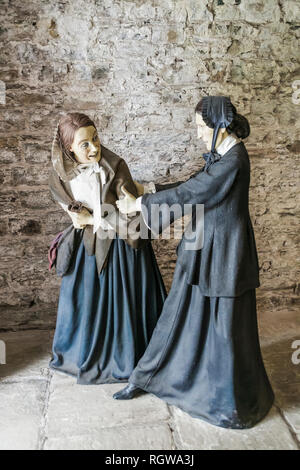 Modelle der weiblichen prisioner und Warder in Eingang Cork City Gaol, Cork, Irland. Stockfoto