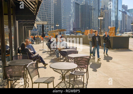 CHICAGO, USA - ca. April 2016: Chicago städtische Landschaft am Tag. Chicago ist die bevölkerungsreichste Stadt in den Vereinigten Staaten Stockfoto