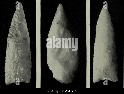 . Bulletin. Ethnologie. Platte 150.- wurfpunkte von den Sierras von Córdoba und San Luis. Top: Typische Knochen Punkte. Unten: Typische Stein Punkte. (Nach Aparicio, 1939, Abb. 13. und 14.). Bitte beachten Sie, dass diese Bilder sind von der gescannten Seite Bilder, die digital für die Lesbarkeit verbessert haben mögen - Färbung und Aussehen dieser Abbildungen können nicht perfekt dem Original ähneln. extrahiert. Smithsonian Institution. Büro der amerikanischen Ethnologie. Washington: G. S. O. Stockfoto