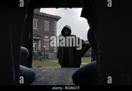 Glas ist ein 2019 amerikanischen Superhelden Thriller [6] geschrieben, produziert und unter der Regie von M.Night Shyamalan. Der Film ist eine Fortsetzung der bisherigen Filme Unbreakable (2000) und Split (2016 Shyamalan's), kumulativ bildet die Eastrail 177 Trilogie. Dieses Foto ist nur für den redaktionellen Gebrauch bestimmt und unterliegen dem Copyright der Film Company und/oder der Fotograf durch den Film oder die Produktion Firma zugewiesen und kann nur reproduziert durch Veröffentlichungen im Zusammenhang mit der Förderung der oben genannten Film. Eine obligatorische Gutschrift auf dem Film Firma ist erforderlich. Der Fotograf sollte auch angerechnet werden, wenn bekannt. Stockfoto