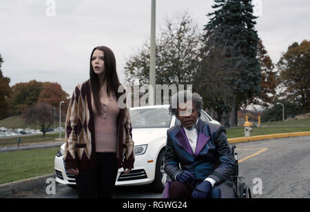 Glas ist ein 2019 amerikanischen Superhelden Thriller [6] geschrieben, produziert und unter der Regie von M.Night Shyamalan. Der Film ist eine Fortsetzung der bisherigen Filme Unbreakable (2000) und Split (2016 Shyamalan's), kumulativ bildet die Eastrail 177 Trilogie. Dieses Foto ist nur für den redaktionellen Gebrauch bestimmt und unterliegen dem Copyright der Film Company und/oder der Fotograf durch den Film oder die Produktion Firma zugewiesen und kann nur reproduziert durch Veröffentlichungen im Zusammenhang mit der Förderung der oben genannten Film. Eine obligatorische Gutschrift auf dem Film Firma ist erforderlich. Der Fotograf sollte auch angerechnet werden, wenn bekannt. Stockfoto