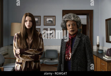 Glas ist ein 2019 amerikanischen Superhelden Thriller [6] geschrieben, produziert und unter der Regie von M.Night Shyamalan. Der Film ist eine Fortsetzung der bisherigen Filme Unbreakable (2000) und Split (2016 Shyamalan's), kumulativ bildet die Eastrail 177 Trilogie. Dieses Foto ist nur für den redaktionellen Gebrauch bestimmt und unterliegen dem Copyright der Film Company und/oder der Fotograf durch den Film oder die Produktion Firma zugewiesen und kann nur reproduziert durch Veröffentlichungen im Zusammenhang mit der Förderung der oben genannten Film. Eine obligatorische Gutschrift auf dem Film Firma ist erforderlich. Der Fotograf sollte auch angerechnet werden, wenn bekannt. Stockfoto