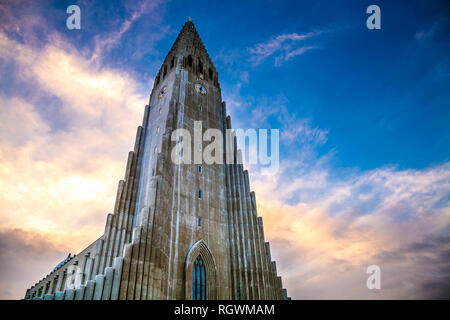 Die Hallgrímskirkja Kirche (Kirche Hallgrimskirkja) vom Architekten Guðjón Samúelsson in Reykjavík, Island Stockfoto