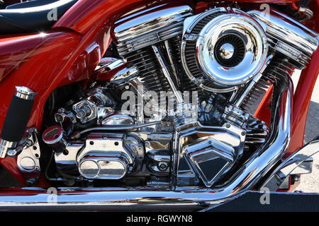 Sturgis South Dakota / August 4 2017: American Made Harley Davidson Screamin' Eagle Motorrad Chrom Motor Montage isoliert, Nahaufnahme Stockfoto