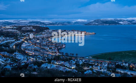 Erstes Licht bei Lyle Hill. Einen Aussichtspunkt in Greenock, Motorradtouren, Schottland. Bietet einen Panoramablick über den Clyde, der höchste Punkt ist 426 Meter ab Stockfoto