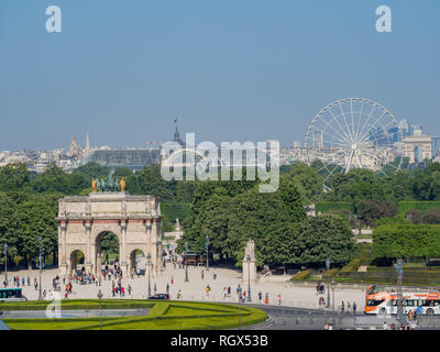 Paris, 7. MAI: Am Morgen einen wunderschönen Blick auf den Arc de Triomphe du Carrousel in Paris am 7. Mai 2018 in Paris, Frankreich Stockfoto