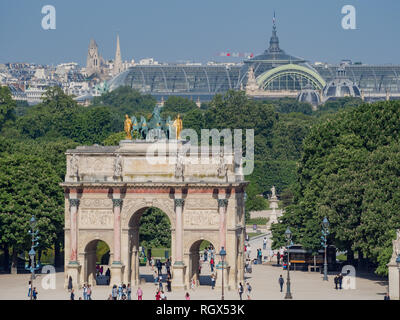 Paris, 7. MAI: Am Morgen einen wunderschönen Blick auf den Arc de Triomphe du Carrousel in Paris am 7. Mai 2018 in Paris, Frankreich Stockfoto