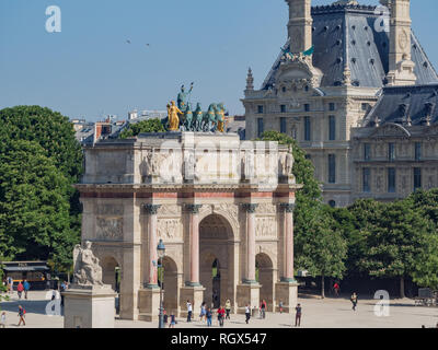 Paris, 7. MAI: Am Morgen einen wunderschönen Blick auf den Arc de Triomphe du Carrousel in Paris am 7. Mai 2018 in Paris, Frankreich Stockfoto