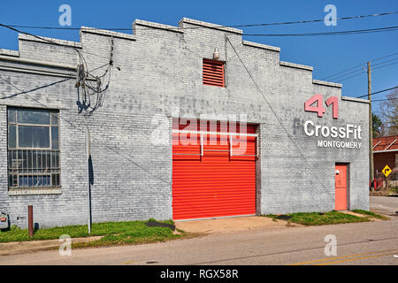 Crossfit vorne außen Eingang des Fitnesscenter oder Fitnessraum oder Health Club in Montgomery Alabama, USA. Stockfoto