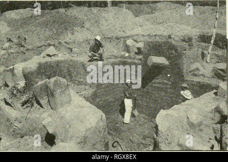 . Bulletin. Ethnologie. Osten Plattform der zeremoniellen Court, A-1, teilweise ausgegraben, von Südosten; beachte die Zeile des eingefügten Blöcke auf der Ostwand, b, Äußere der Nordwand von Osten Plattform der zeremoniellen Court, A-1, die aufrechte Spalten, die horizontalen Bracer und Stein mit Blick auf Band, c, Interieur des Mauerwerks in Ost Plattform der zeremoniellen Court, A-1.. Bitte beachten Sie, dass diese Bilder sind von der gescannten Seite Bilder, die digital für die Lesbarkeit verbessert haben mögen - Färbung und Aussehen dieser Abbildungen können nicht perfekt dem Original ähneln. extrahiert. Smithsonian Institution. Büro der Stockfoto