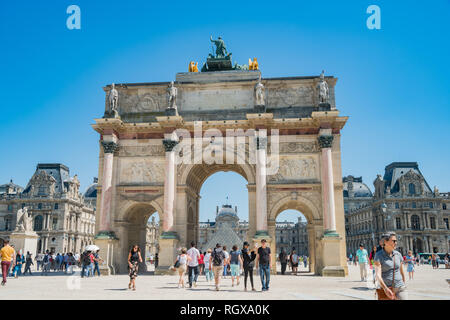 Paris, 7. MAI: Am Morgen einen wunderschönen Blick auf den Arc de Triomphe du Carrousel in Paris am 7. Mai 2018 in Paris, Frankreich Stockfoto