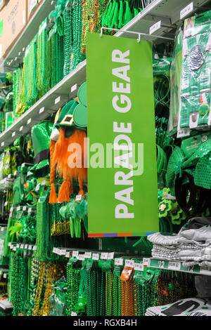 St. Patrick's Day Parade Gang zum Verkauf, Party Stadt, New York City, USA Stockfoto