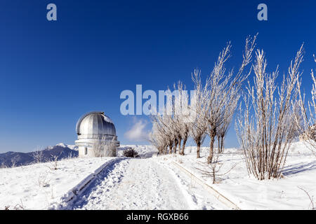 Shamakhi astrologische Sternwarte im Winter Stockfoto