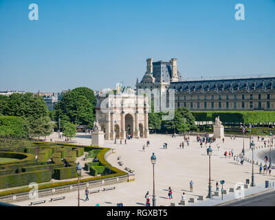 Paris, 7. MAI: Am Morgen einen wunderschönen Blick auf den Arc de Triomphe du Carrousel in Paris am 7. Mai 2018 in Paris, Frankreich Stockfoto