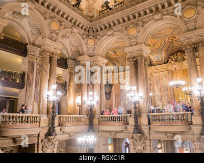 Frankreich, 7. Mai: Innenansicht des berühmten Monumentale Treppe von Palais Garnier am 7. Mai 2018 in Frankreich Stockfoto
