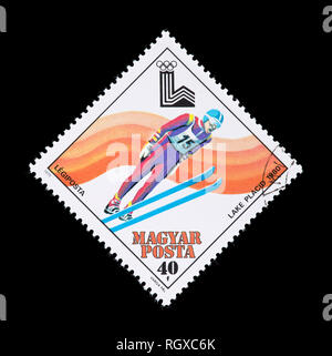 Briefmarke aus Ungarn mit der Darstellung eines Skispringer, für die 1980 Olympischen Winterspiele in Lake Placid ausgestellt. Stockfoto